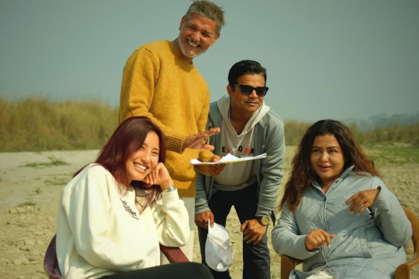 ‘फ्रेन्च किस’ मा रेखा थापा